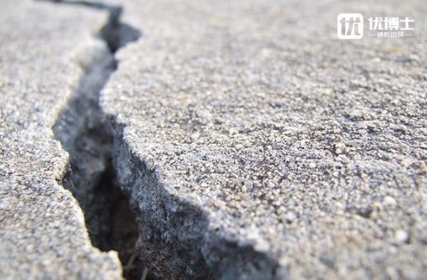 地面开裂.jpg